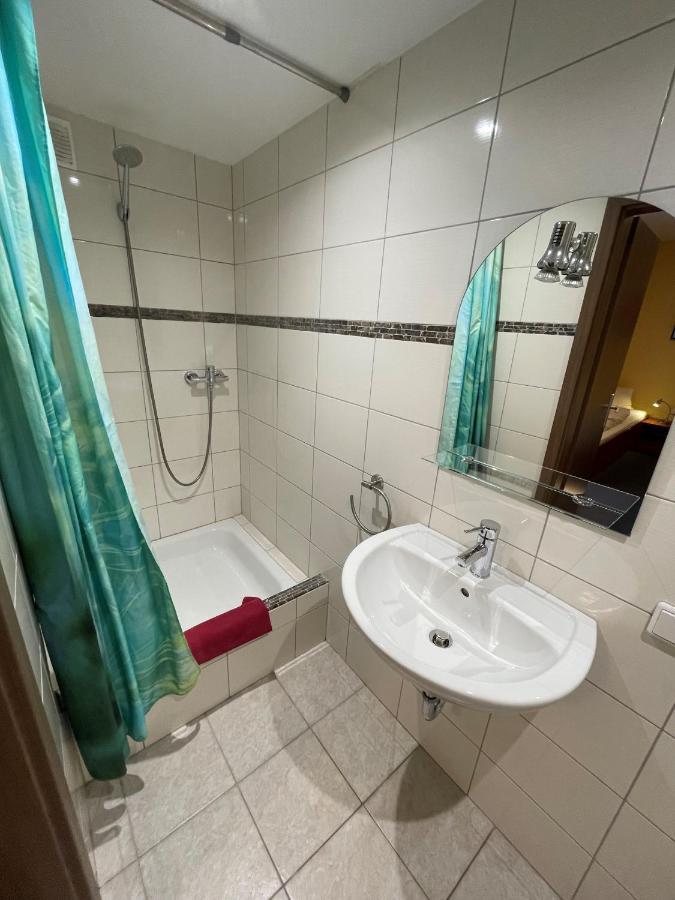 Pension Garbsen Exteriör bild