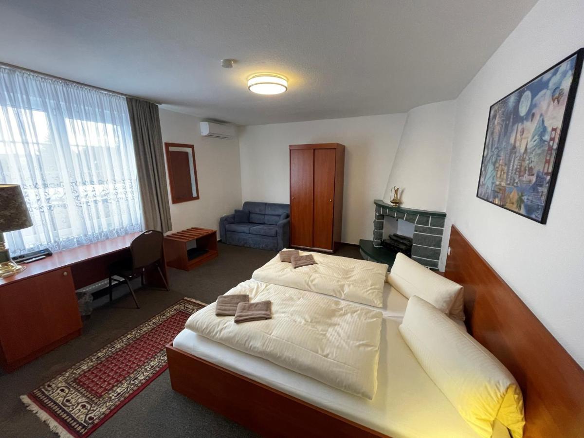 Pension Garbsen Exteriör bild