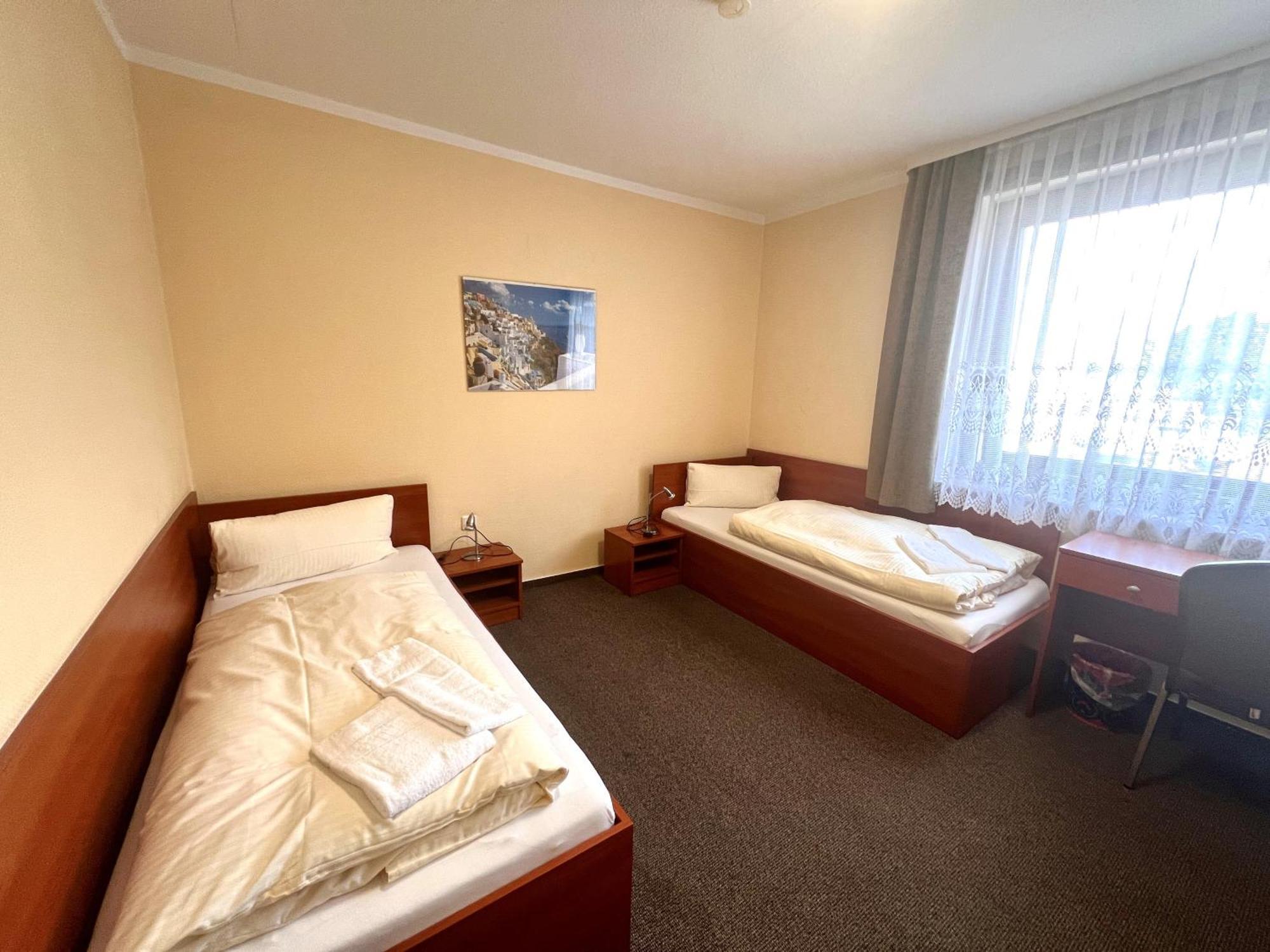 Pension Garbsen Exteriör bild