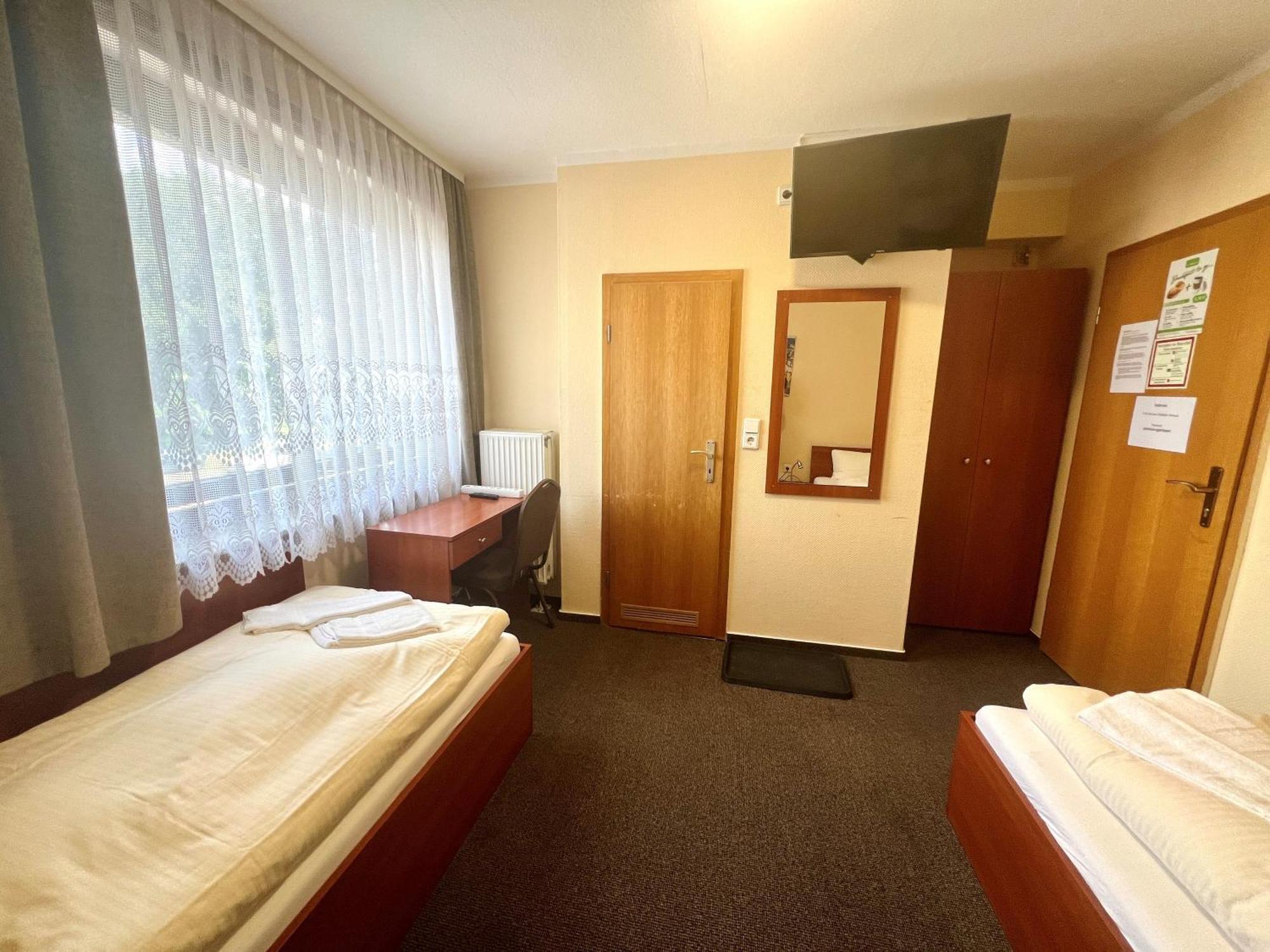 Pension Garbsen Exteriör bild
