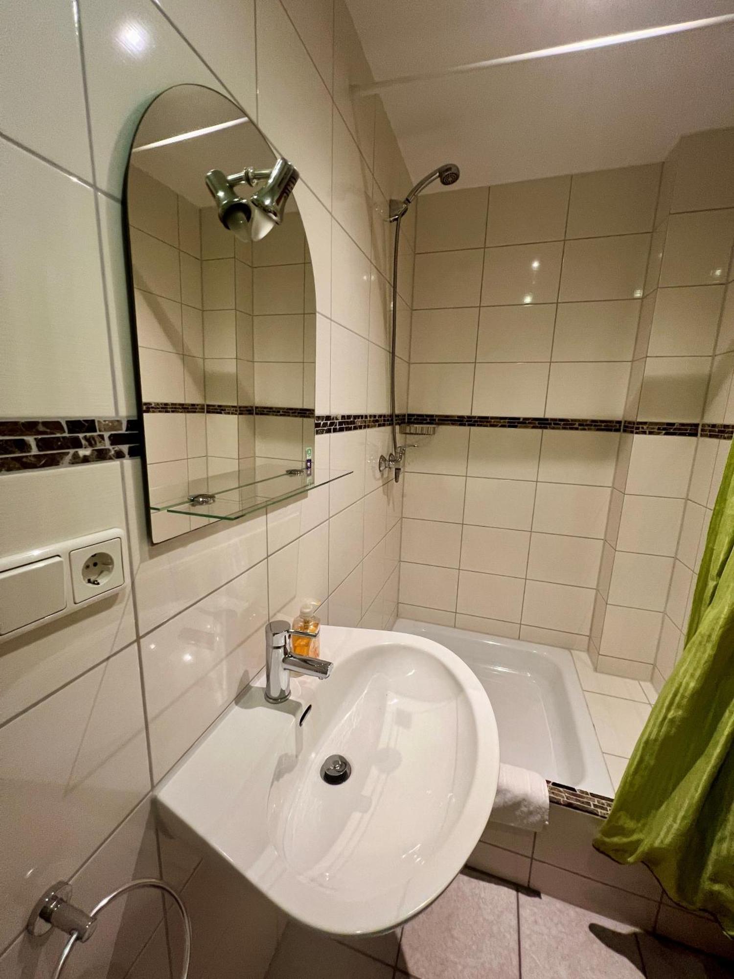 Pension Garbsen Exteriör bild